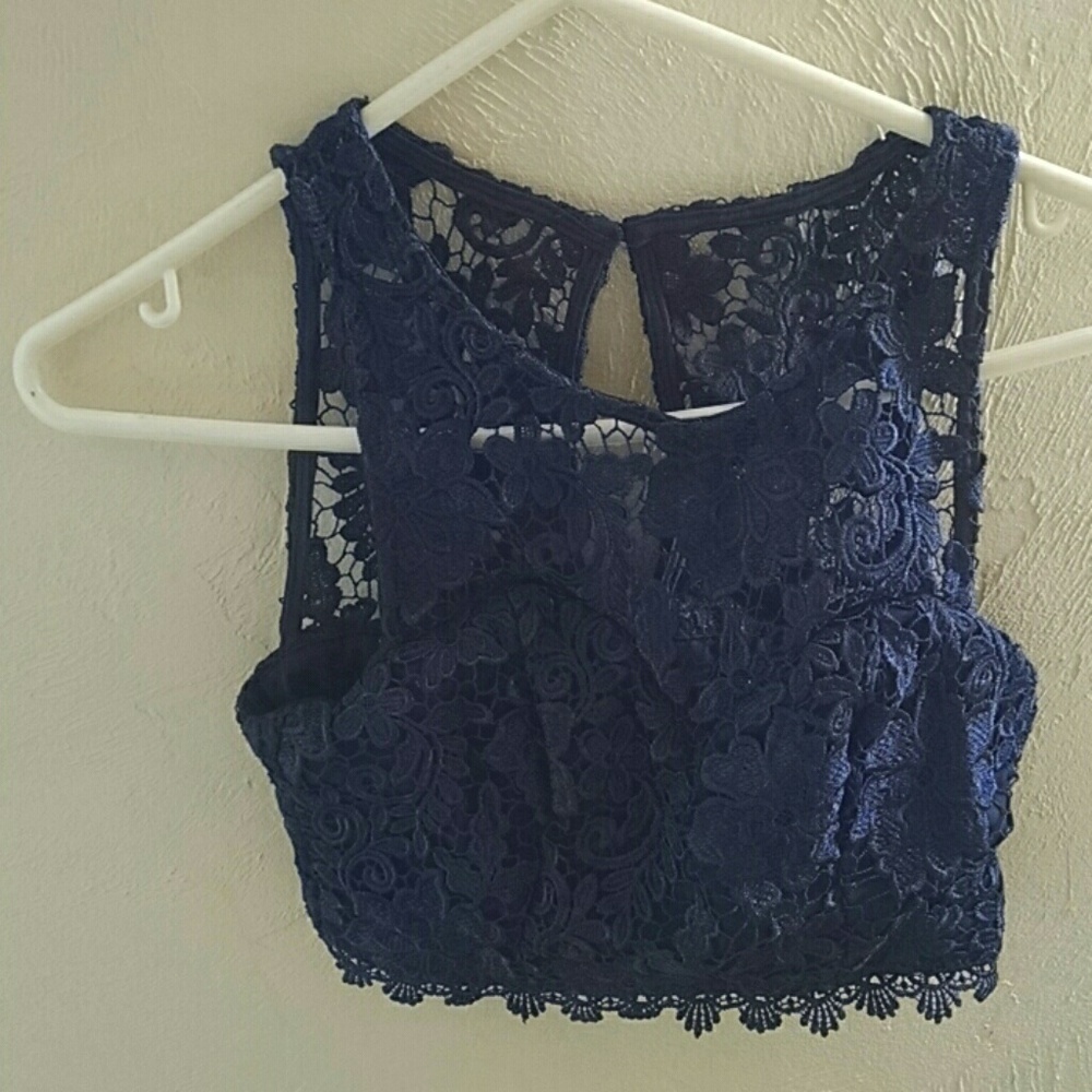 Gorgeous embroidered crop top